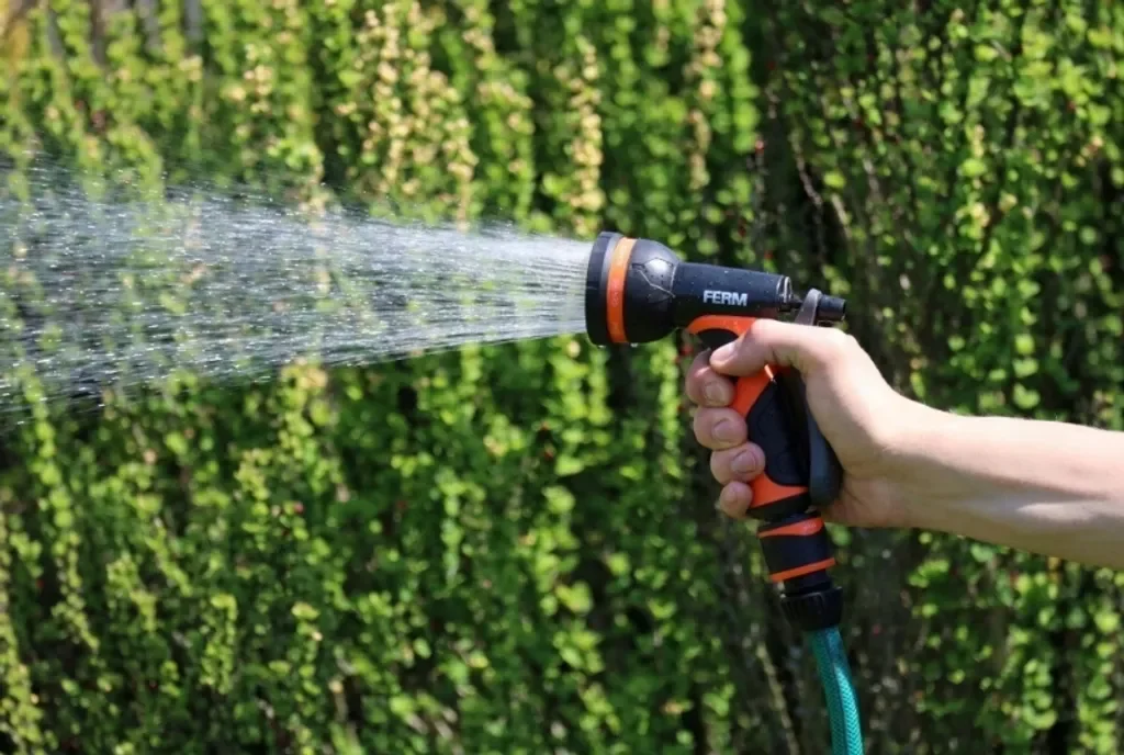 Ferm Gartenregner und Spritzpistole 8 Funktionen Bewässerungsset