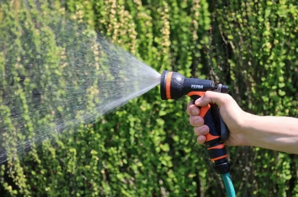 Ferm Gartenregner und Spritzpistole 8 Funktionen Bewässerungsset