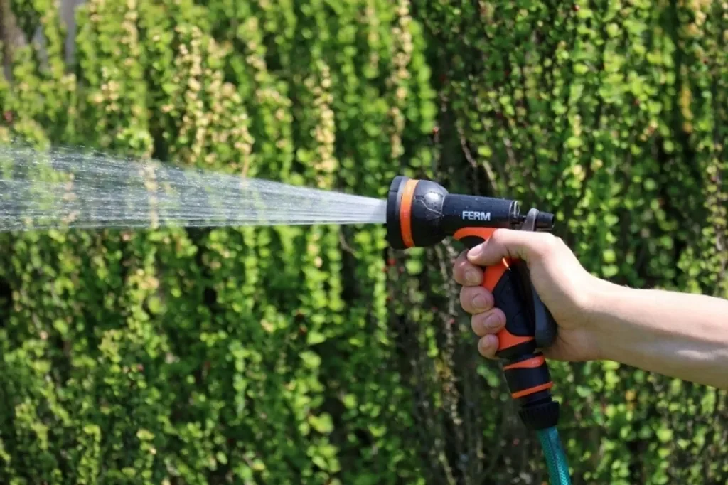 Ferm Gartenregner und Spritzpistole 8 Funktionen Bewässerungsset