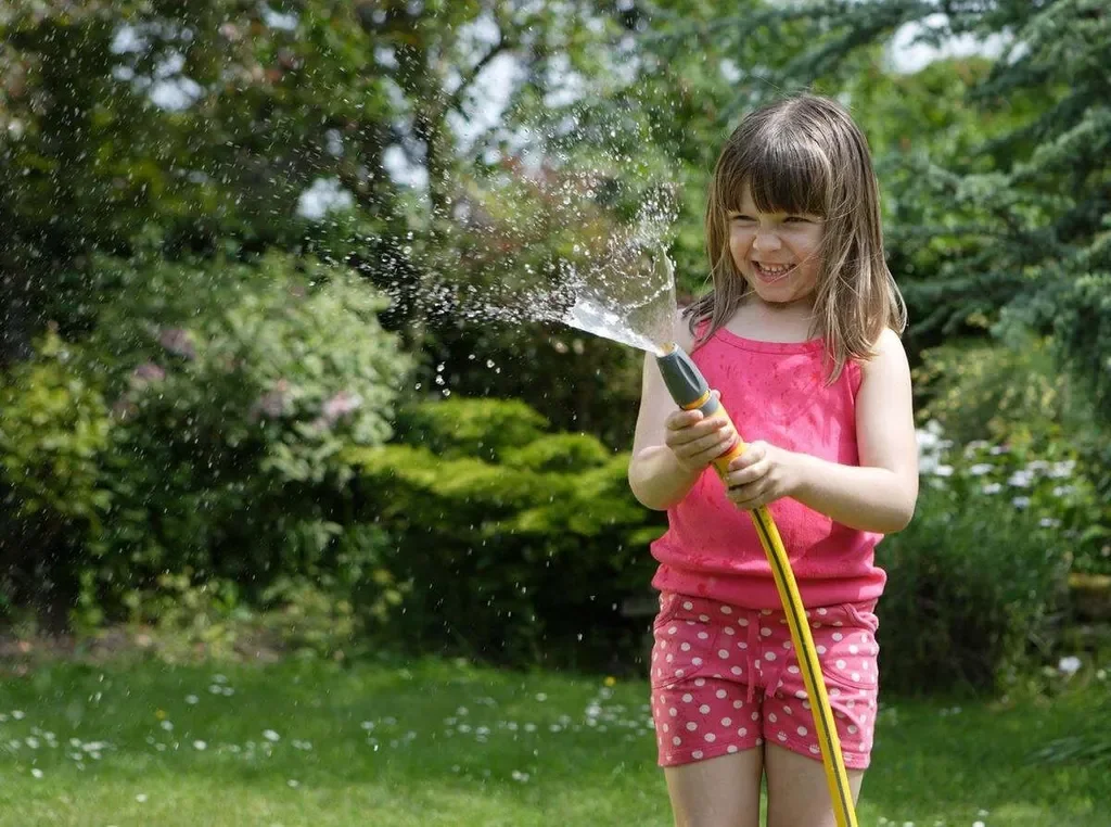 Hozelock Gartenspritze Plus mit Wasserstop für Gartenbewässerung