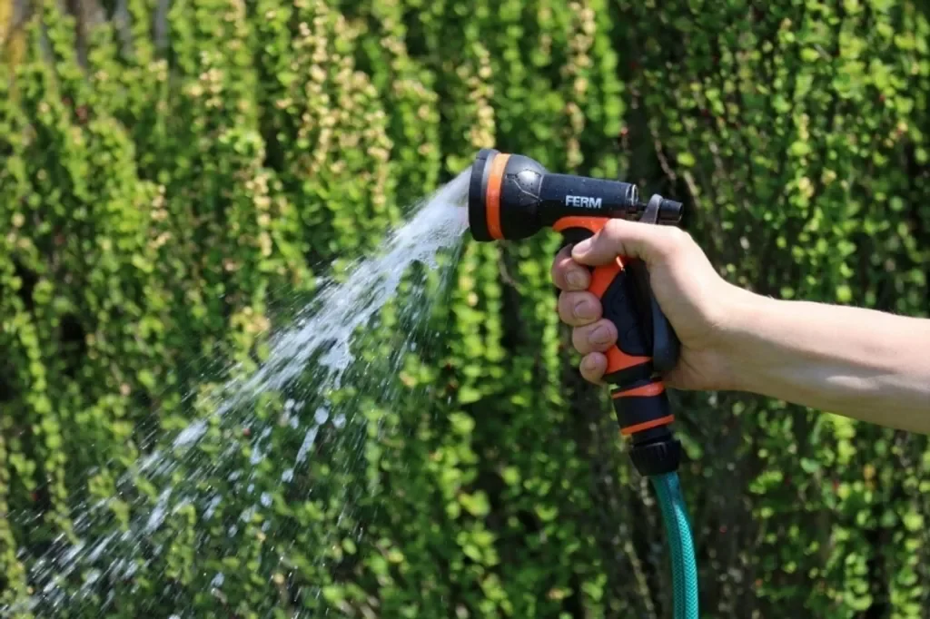 Ferm Gartenregner und Spritzpistole 8 Funktionen Bewässerungsset