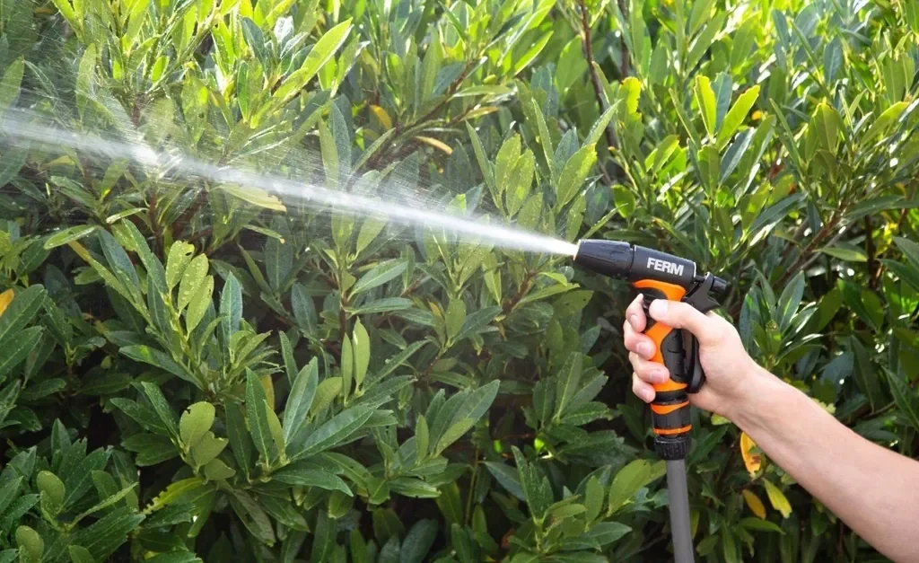 Ferm Gartenregner und Spritzpistole 8 Funktionen Bewässerungsset